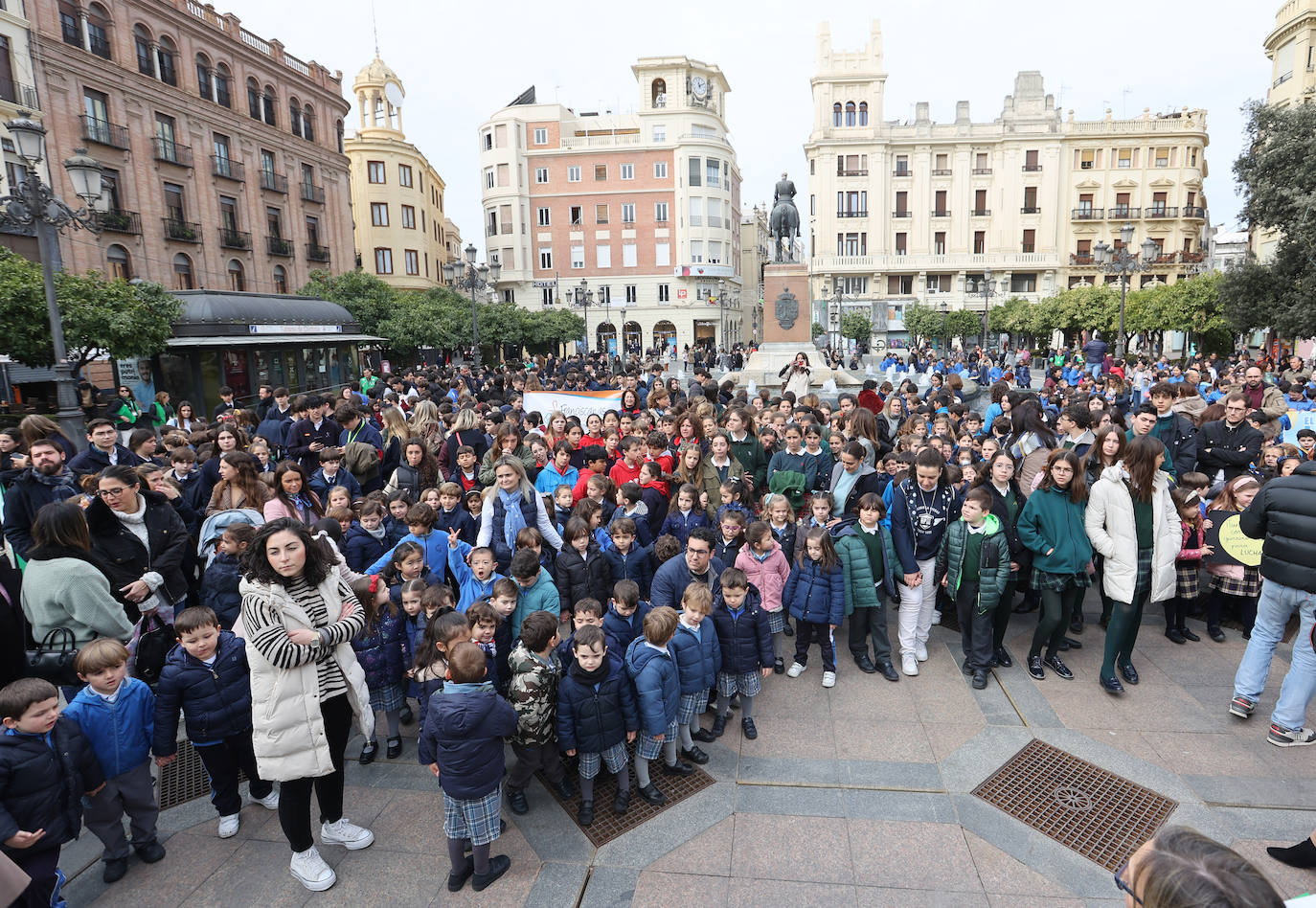 La marcha escolar por el Día del Niño con Cáncer en Córdoba, en imágenes