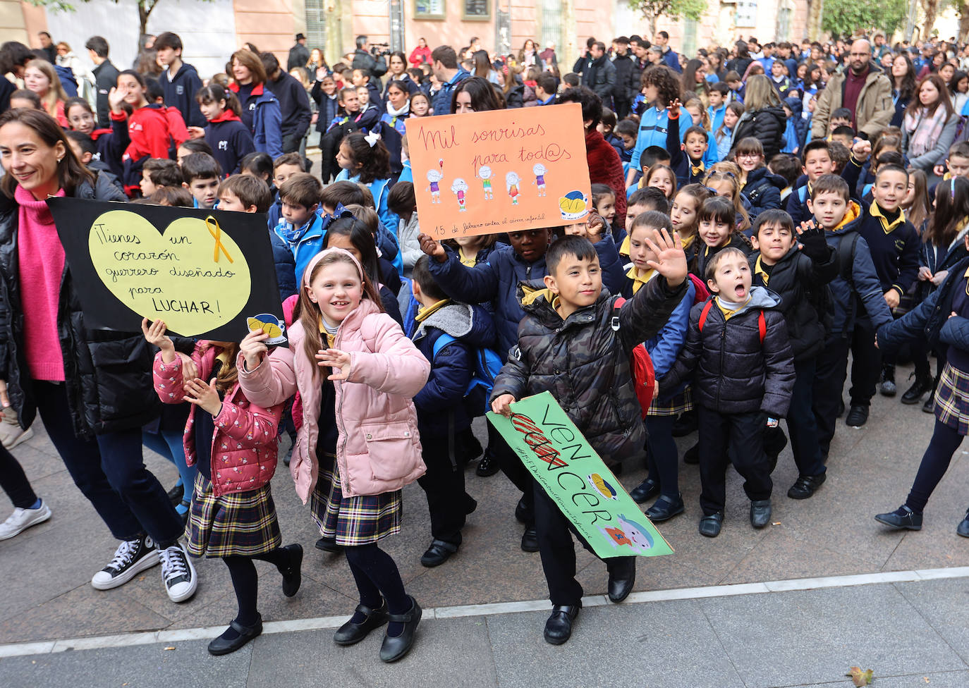 La marcha escolar por el Día del Niño con Cáncer en Córdoba, en imágenes