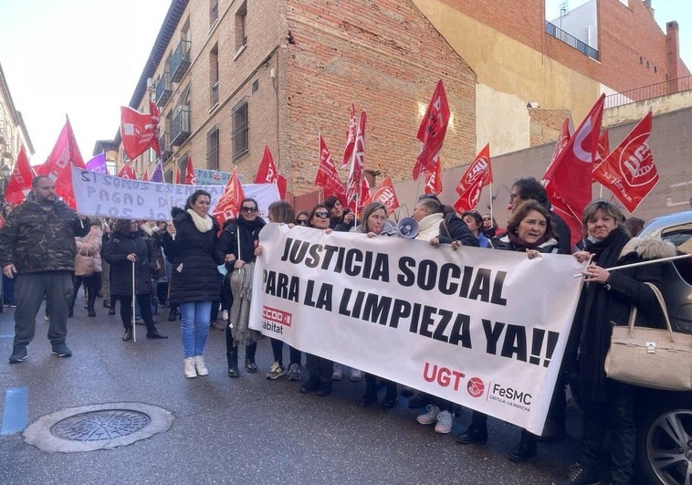 IU presentará en todos los ayuntamientos de la región una moción de apoyo a las trabajadoras de limpieza y ayuda a domicilio