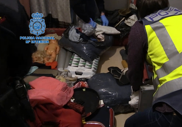 Obligan a una menor nigeriana a prostituirse a cambio de viajar a España y le quitan a su hijo hasta que salde su deuda
