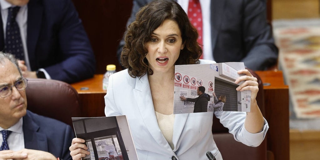 Ayuso carga contra las pancartas en centros de salud: “Esto es asqueroso”