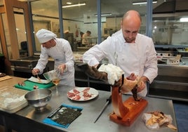 El Ayuntamiento de Córdoba cederá a Hostecor un lugar en el estadio para hacer la nueva Escuela de Hostelería