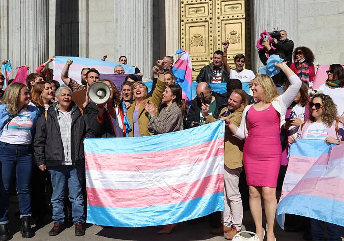 El PSOE claudica en la &#039;ley trans&#039; de Montero pero no cede con el &#039;sí es sí&#039;