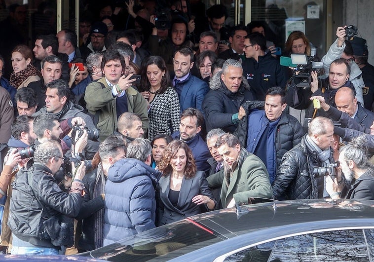 El rector que nombró a Ayuso alumna ilustre y una afín a Iglesias, candidatos a liderar la mayor universidad de España