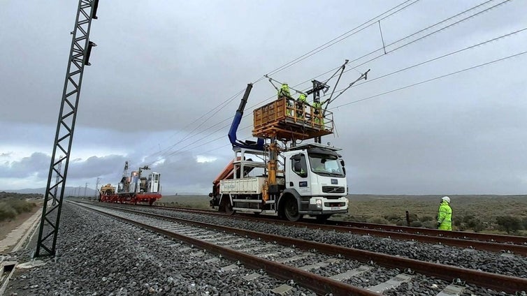 Adif licita la consultoría para la electrificación del tramo Illescas-Talayuela en la línea férrea Madrid-Extremadura