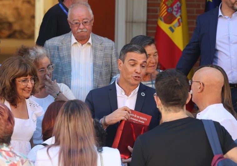 Las farsas del 'proceso de escucha' de Pedro Sánchez