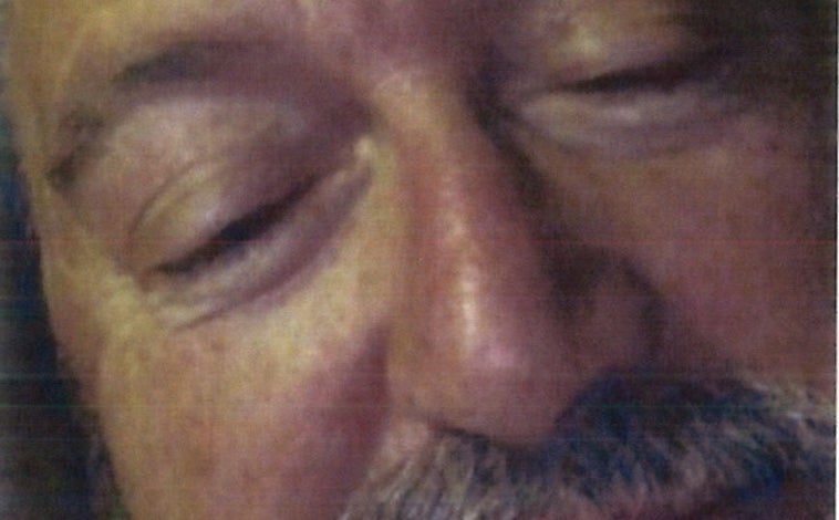 Imagen - En grande, el exdiputado socialista Juan Bernardo Fuentes; arriba, a la izquierda, el mediador. Ambos mantenían conversaciones por videollamada