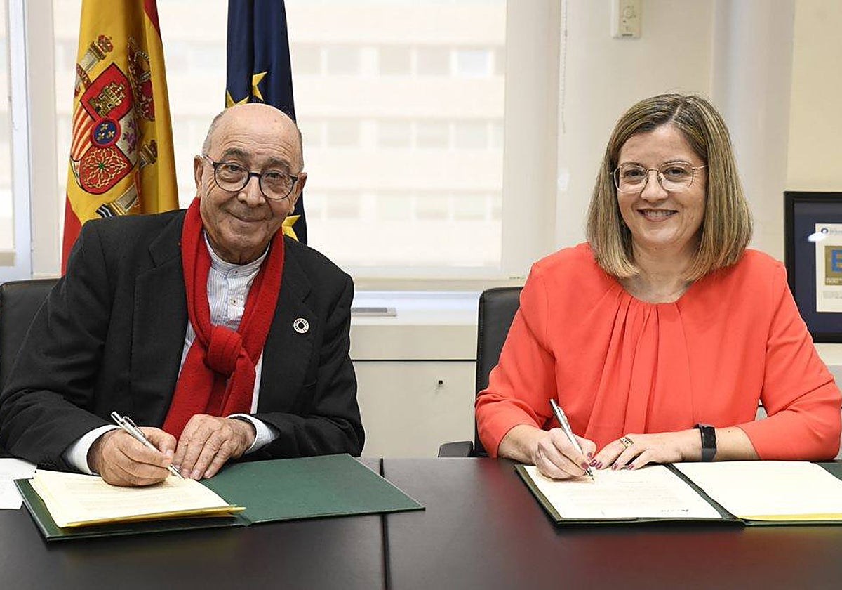 Agustín Jiménez, alcalde de Noblejas y María Luisa Domínguez, presidenta de Adif