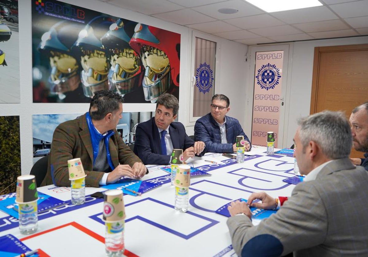 Reunión de Carlos Mazón con los representantes del Sindicato de Policías y Bomberos de la Comunidad Valenciana