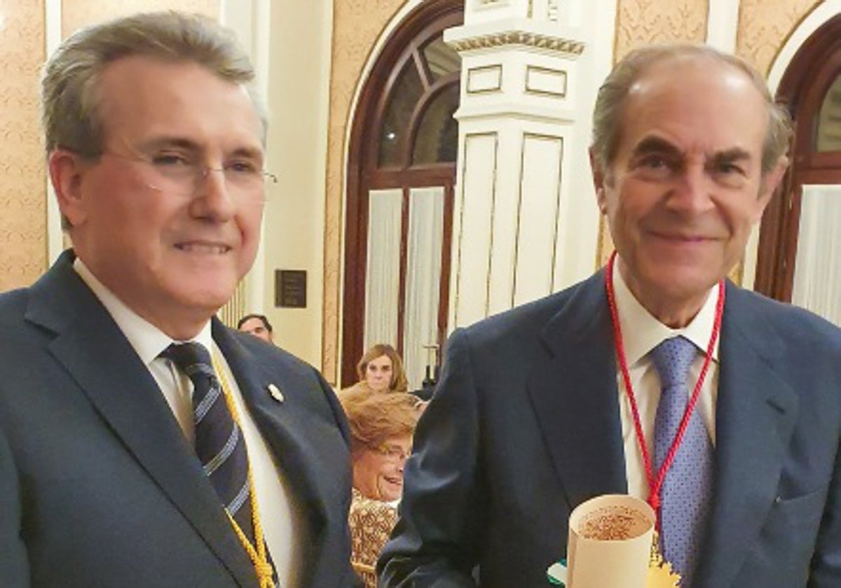 Ramiro Rivera (derecha) con el ex presidente de los médicos de Andalucía, Emilio García