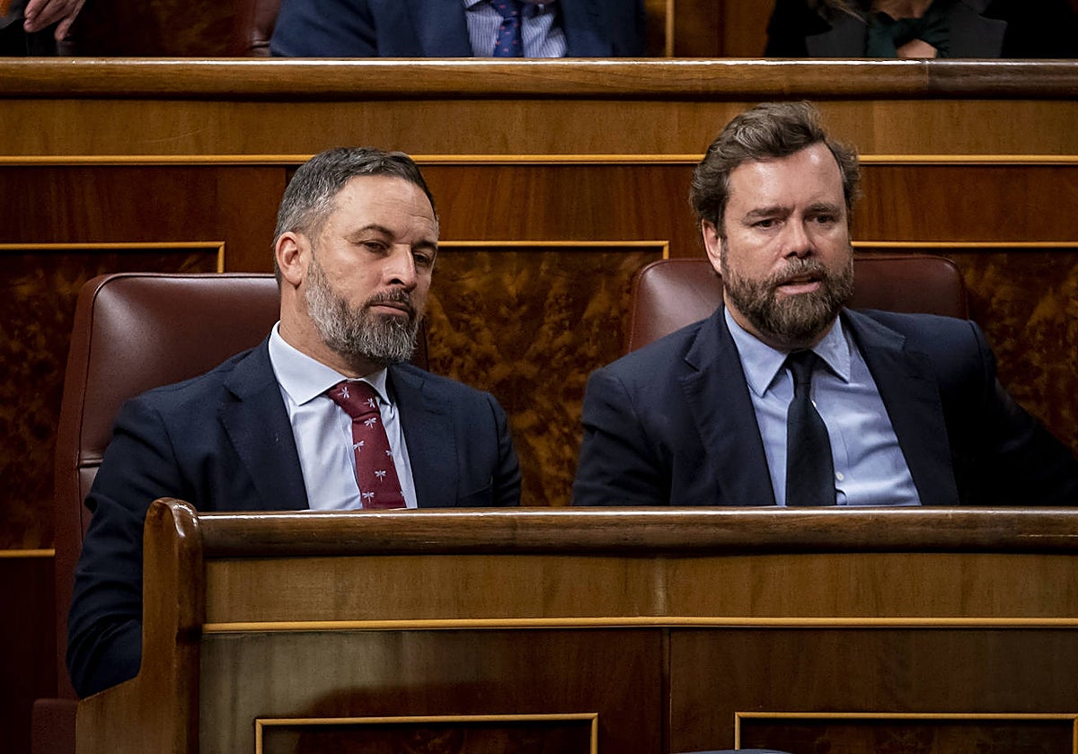 Abascal y Espinosa de los Monteros, en sus escaños del Congreso