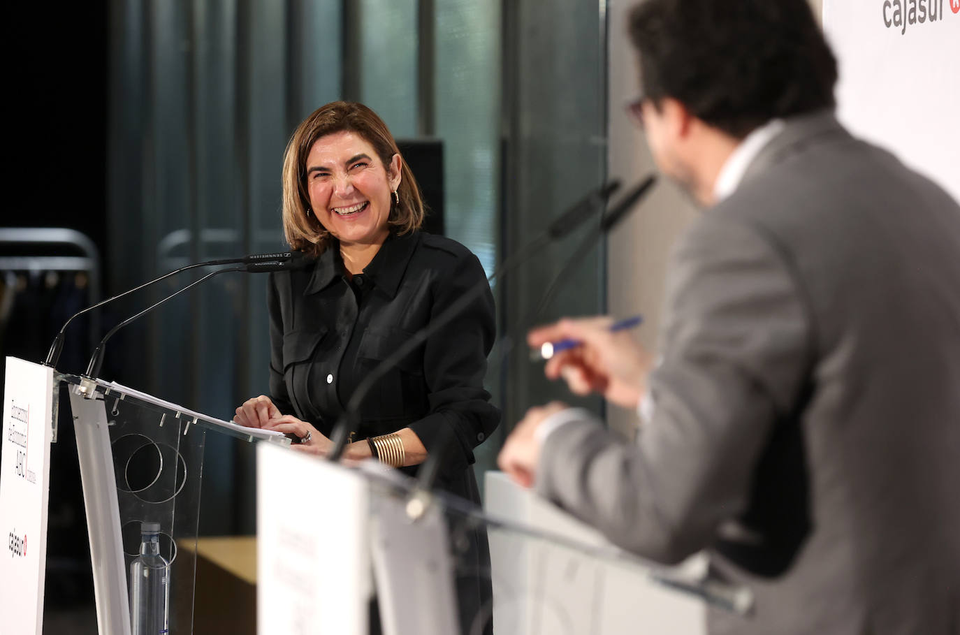 Las mejores imágenes de la conferencia de la consejera de Empleo de la Junta de Andalucía