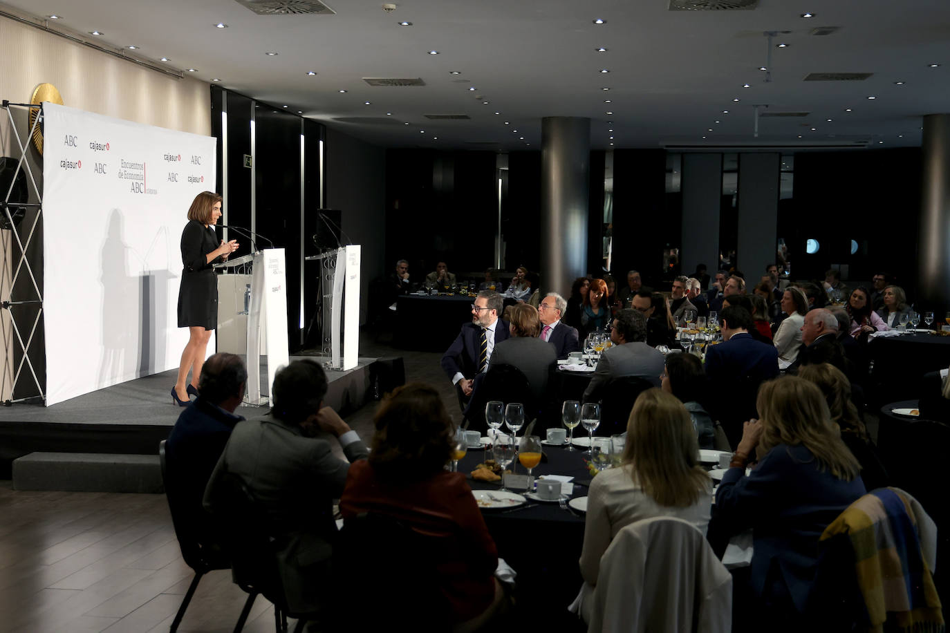 Las mejores imágenes de la conferencia de la consejera de Empleo de la Junta de Andalucía