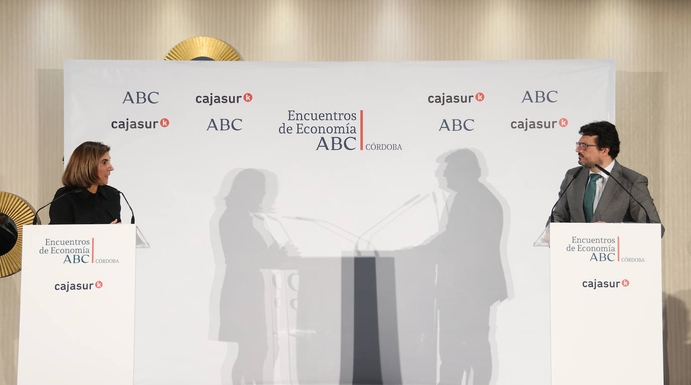 Las mejores imágenes de la conferencia de la consejera de Empleo de la Junta de Andalucía