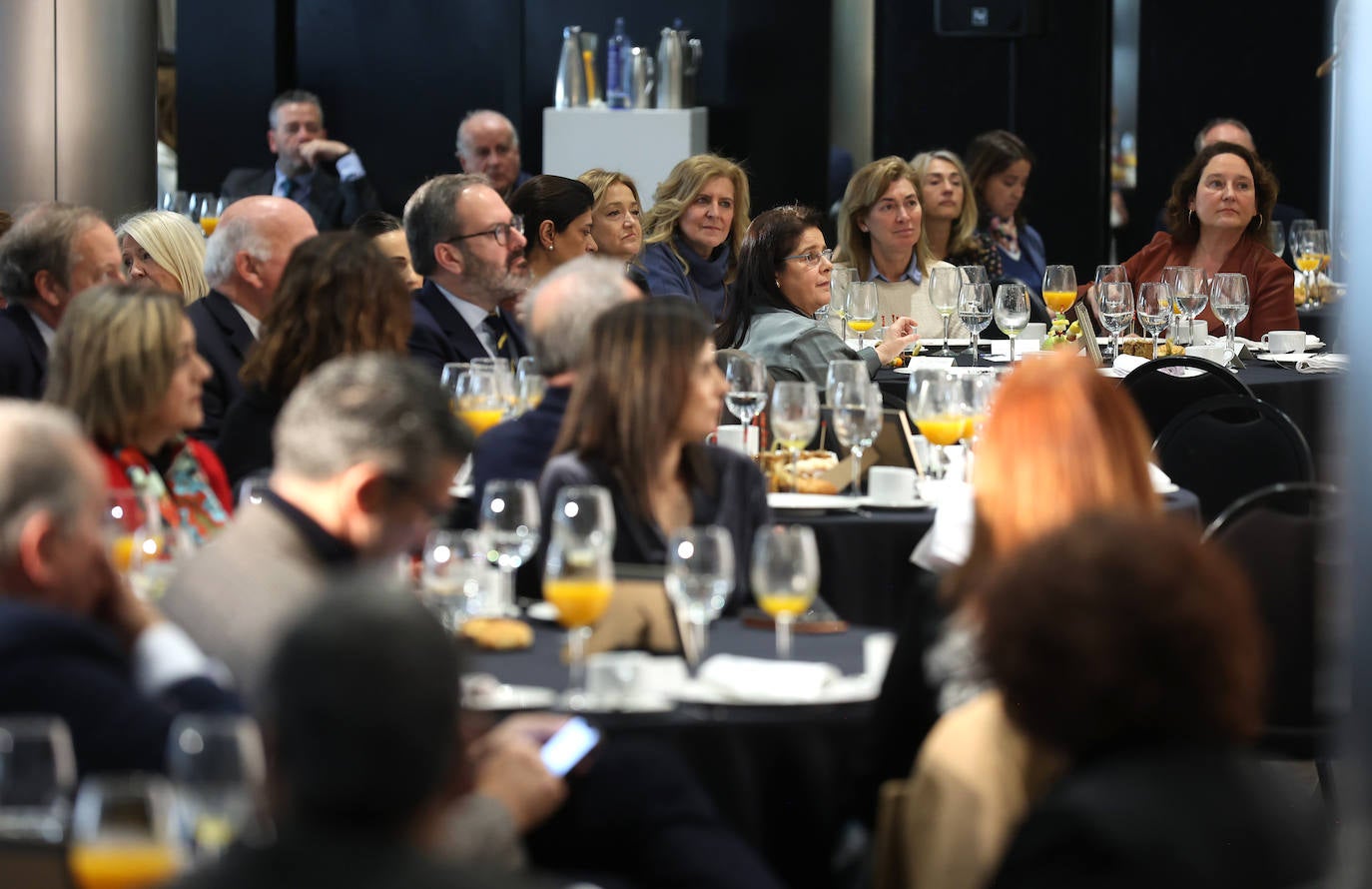 Las mejores imágenes de la conferencia de la consejera de Empleo de la Junta de Andalucía