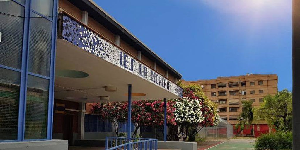 Dimite la dirección de un instituto valenciano con 15 casos graves de