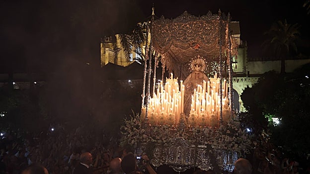 La Virgen de la Paz y Esperanza, tras su coronación canónica
