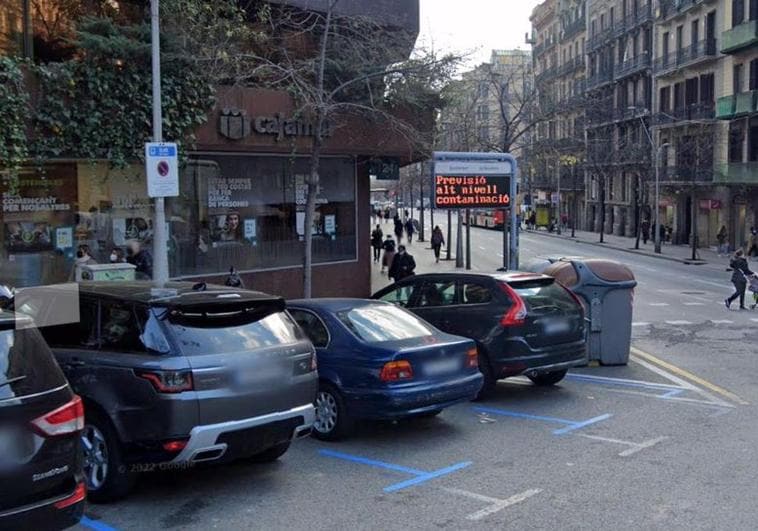 Un taxista pierde el conocimiento y provoca un accidente con tres heridos en Barcelona
