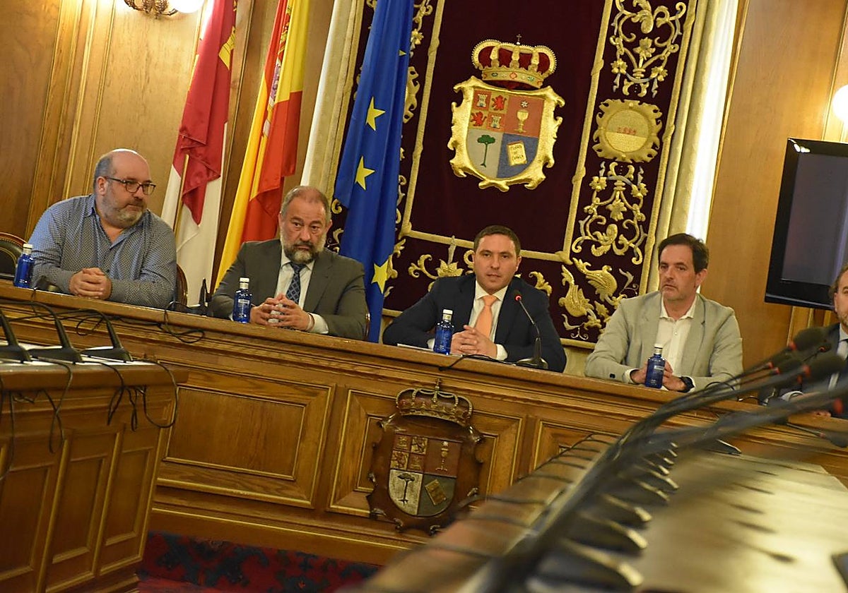 Julián Garde y Álvaro Martínez Chana durante la presentación en Cuenca