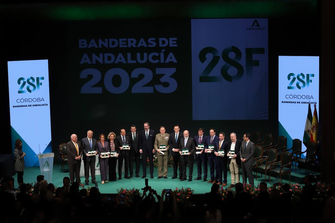 La entrega de las Banderas de Andalucía en Córdoba, en imágenes