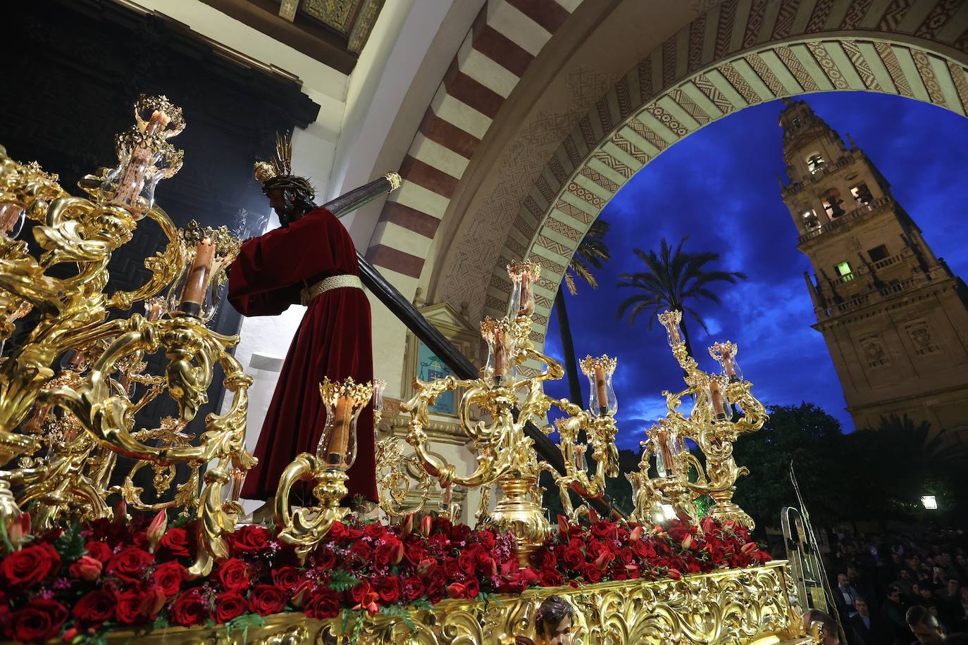 El Vía Crucis de las cofradías con Jesús del Buen Suceso de Córdoba, en imágenes