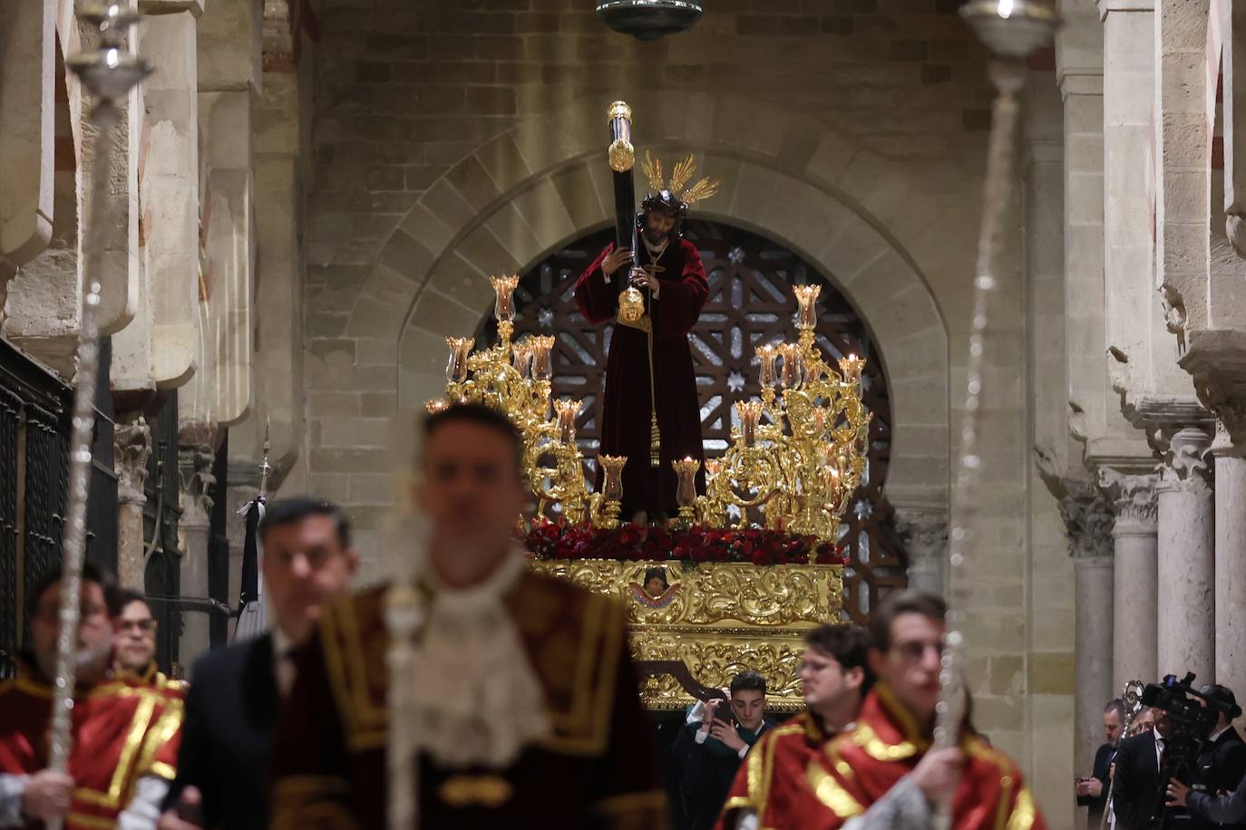 El Vía Crucis de las cofradías con Jesús del Buen Suceso de Córdoba, en imágenes