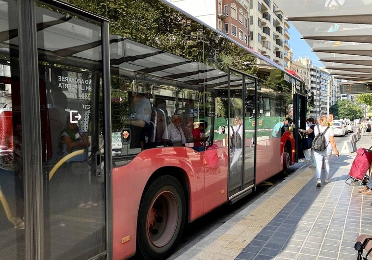 Autobús a la mascletà y a la Crida en Valencia: la EMT refuerza sus líneas para las Fallas 2023