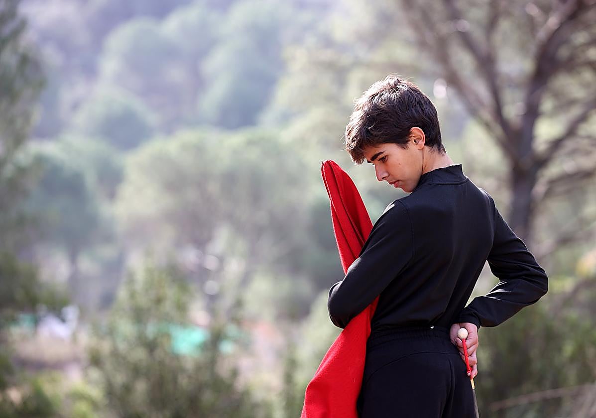 Manuel Román, con gesto torero en un entrenamiento en Las Jaras