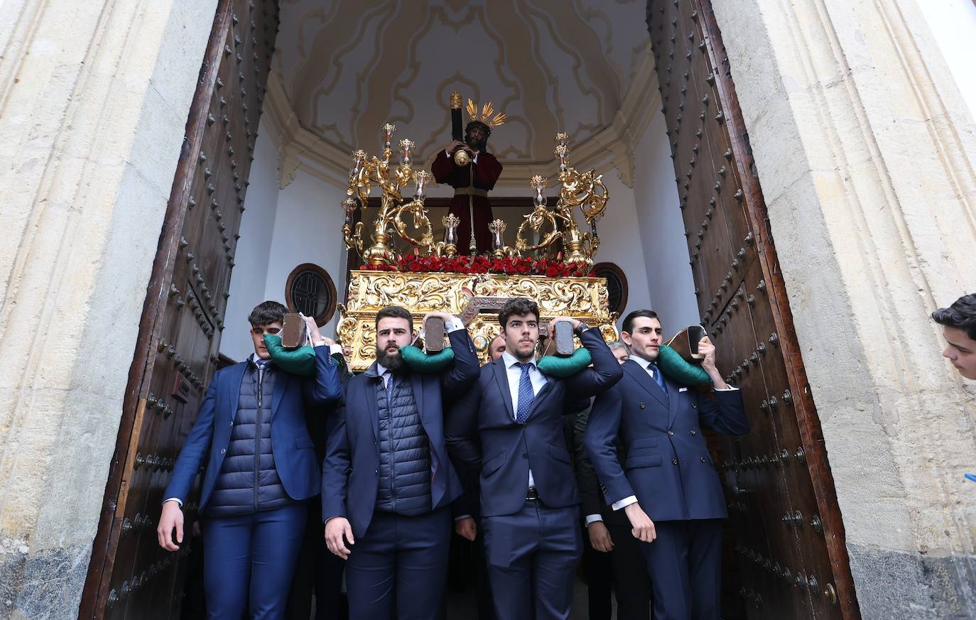 El elegante traslado del Señor del Buen Suceso a la Catedral de Córdoba, en imágenes