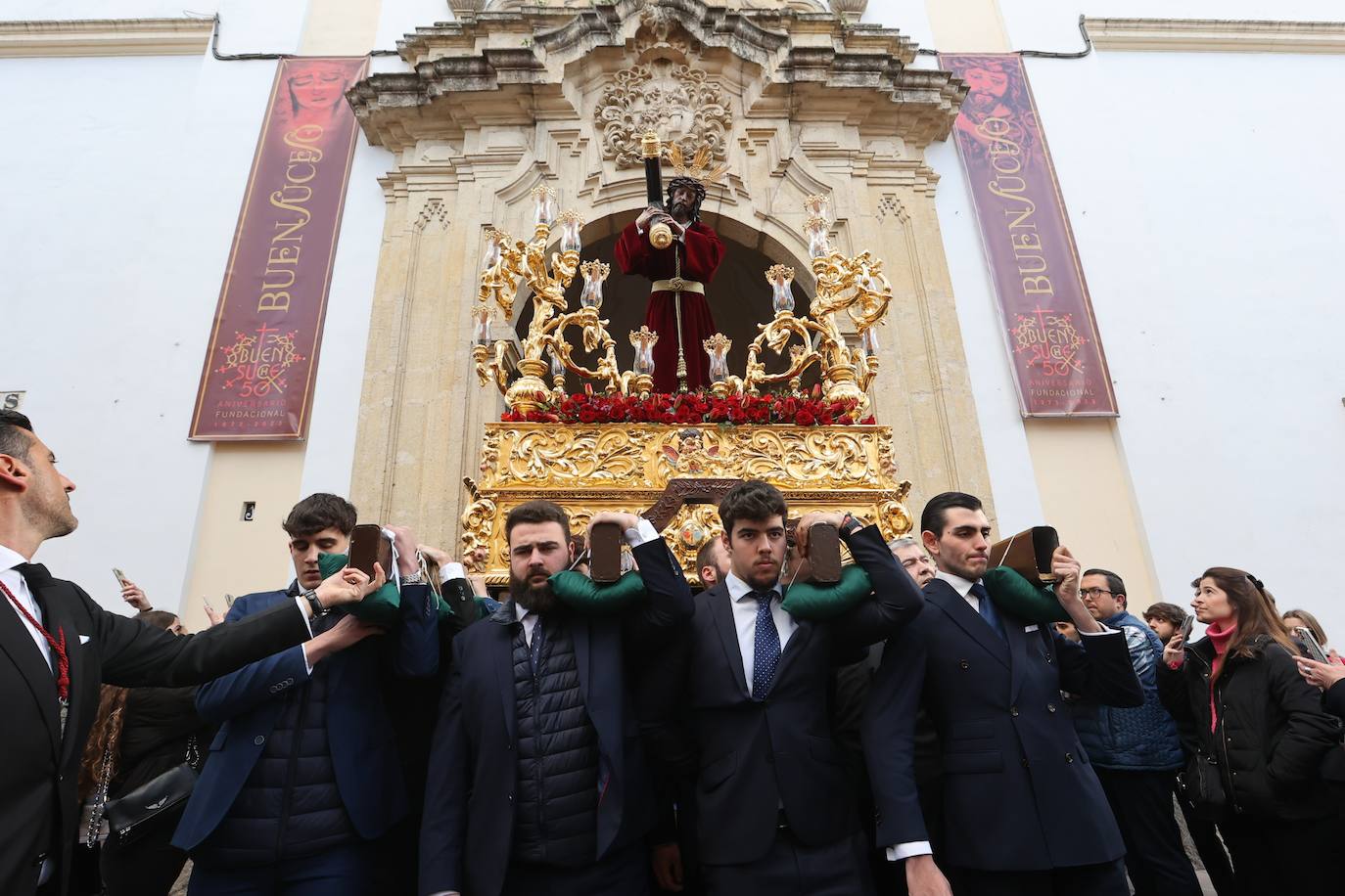 El elegante traslado del Señor del Buen Suceso a la Catedral de Córdoba, en imágenes