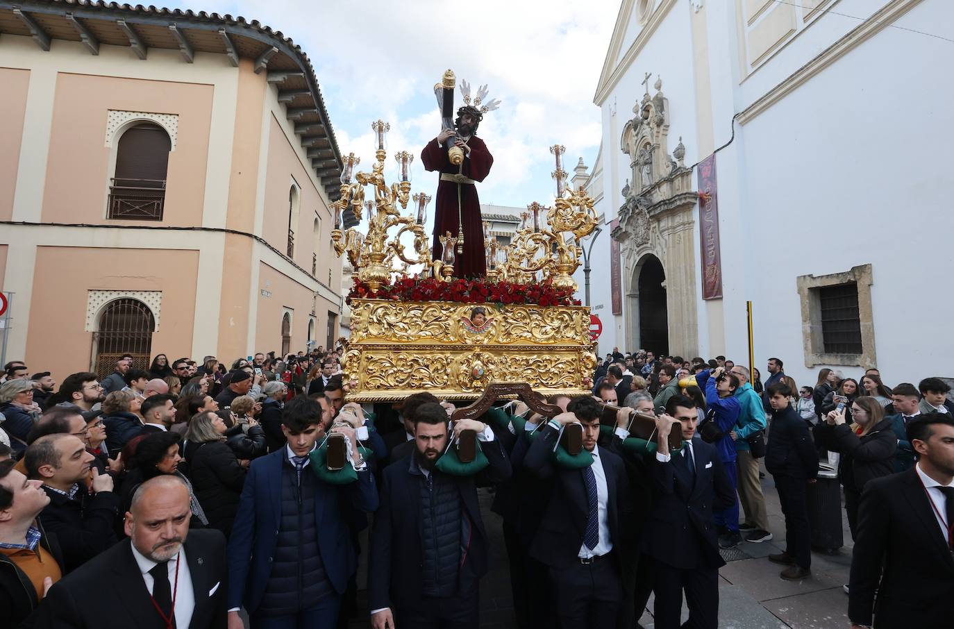 El elegante traslado del Señor del Buen Suceso a la Catedral de Córdoba, en imágenes