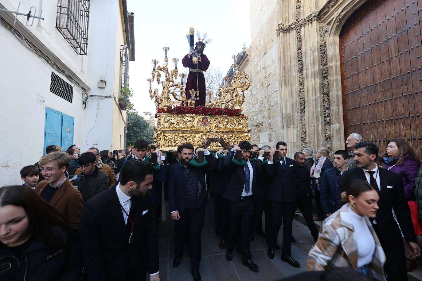 El elegante traslado del Señor del Buen Suceso a la Catedral de Córdoba, en imágenes