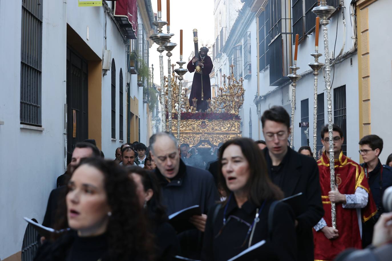 El elegante traslado del Señor del Buen Suceso a la Catedral de Córdoba, en imágenes