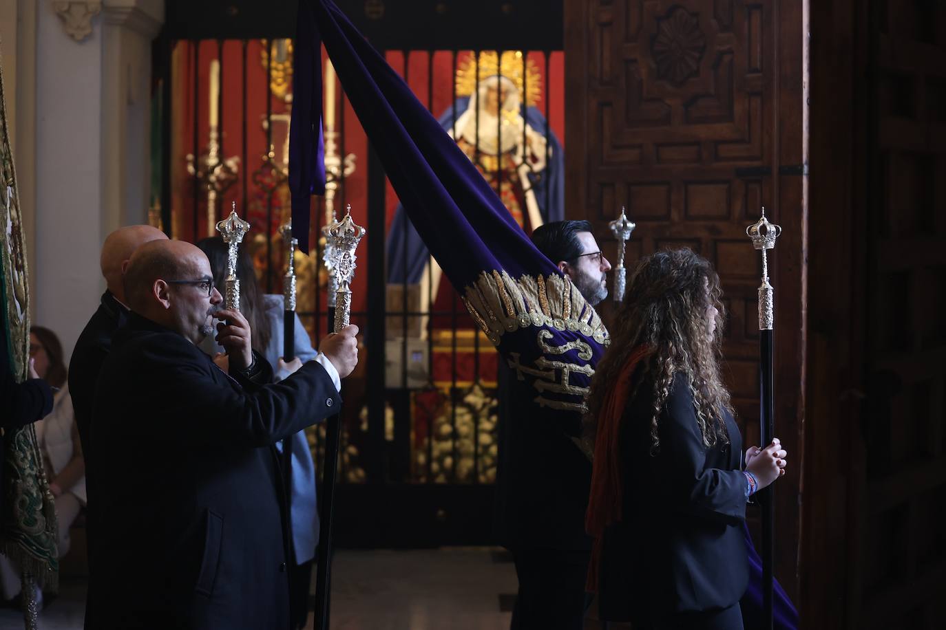 El elegante traslado del Señor del Buen Suceso a la Catedral de Córdoba, en imágenes