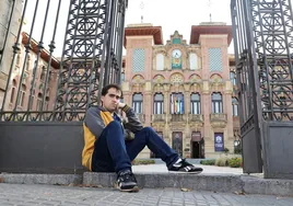 Juan Gutiérrez , primer graduado en Veterinaria con Asperger: «Esta es una batalla que no puedes ganar solo»