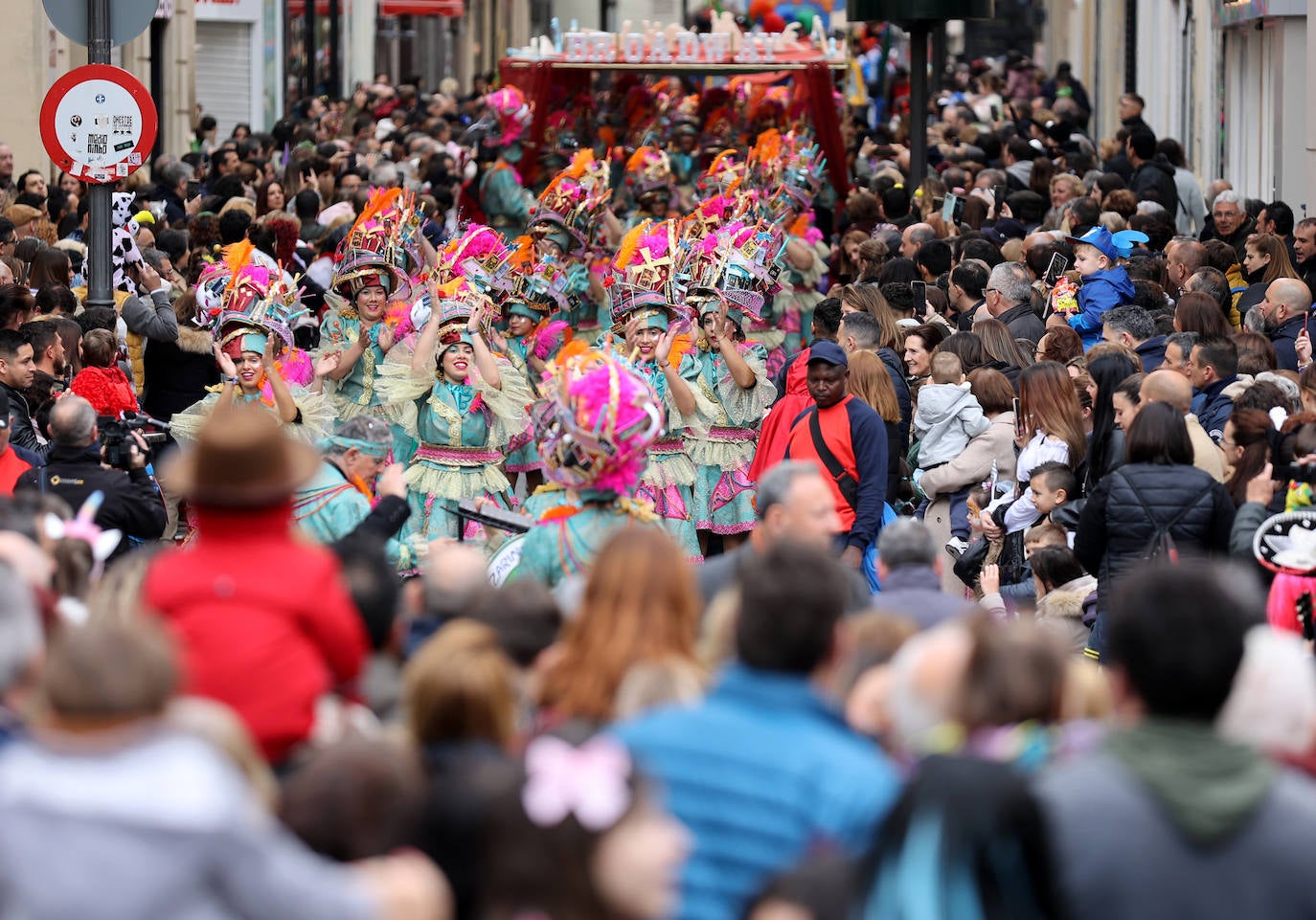 La colorida Cabalgata del Carnaval de Córdoba, en imágenes