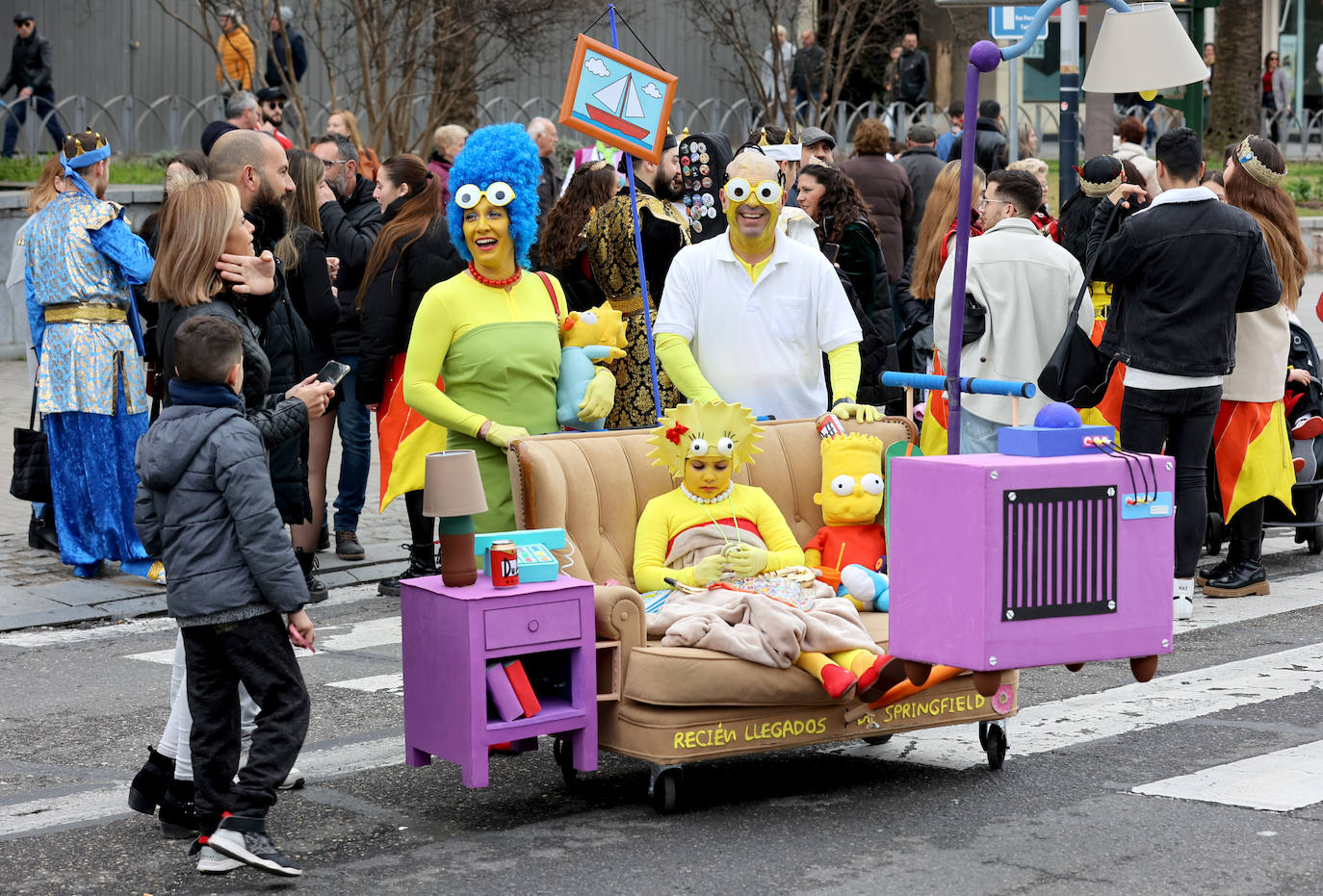 La colorida Cabalgata del Carnaval de Córdoba, en imágenes