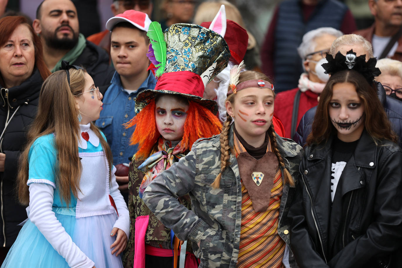La colorida Cabalgata del Carnaval de Córdoba, en imágenes