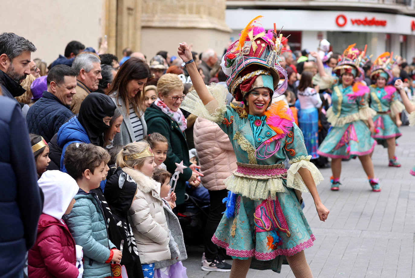 La colorida Cabalgata del Carnaval de Córdoba, en imágenes