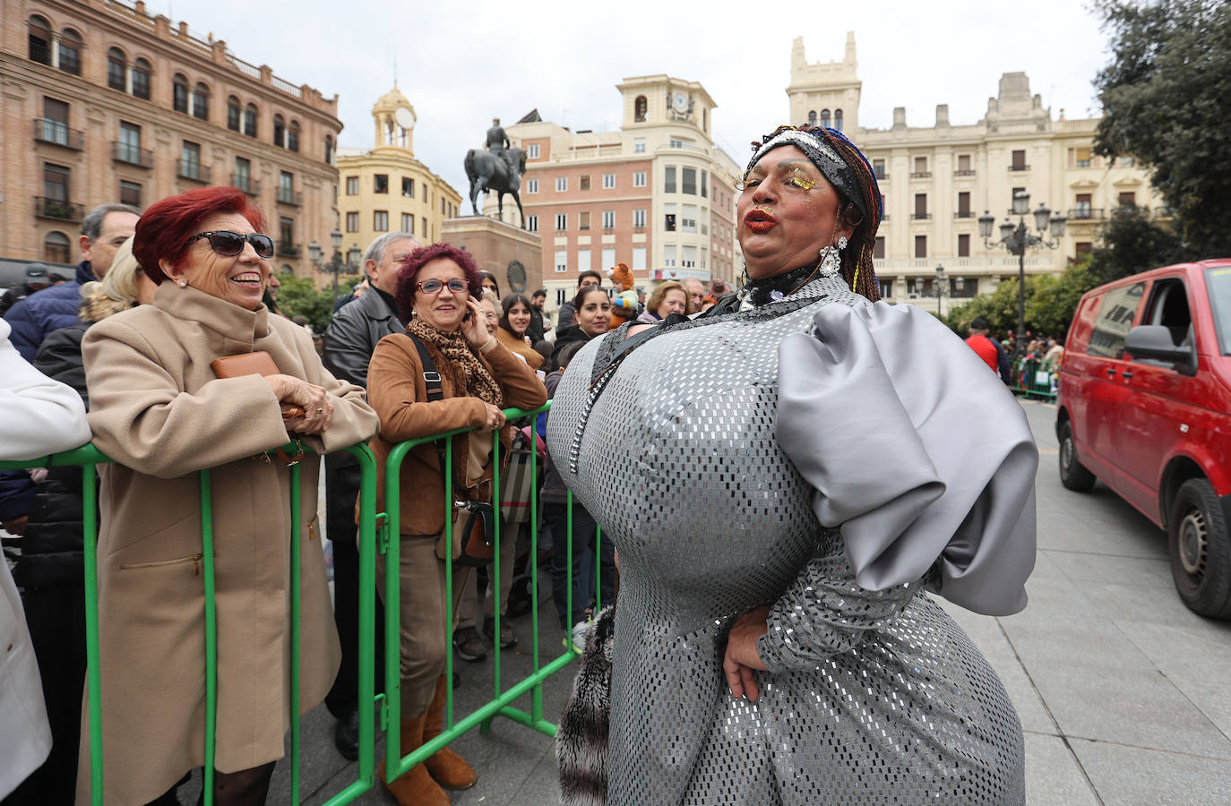 La colorida Cabalgata del Carnaval de Córdoba, en imágenes