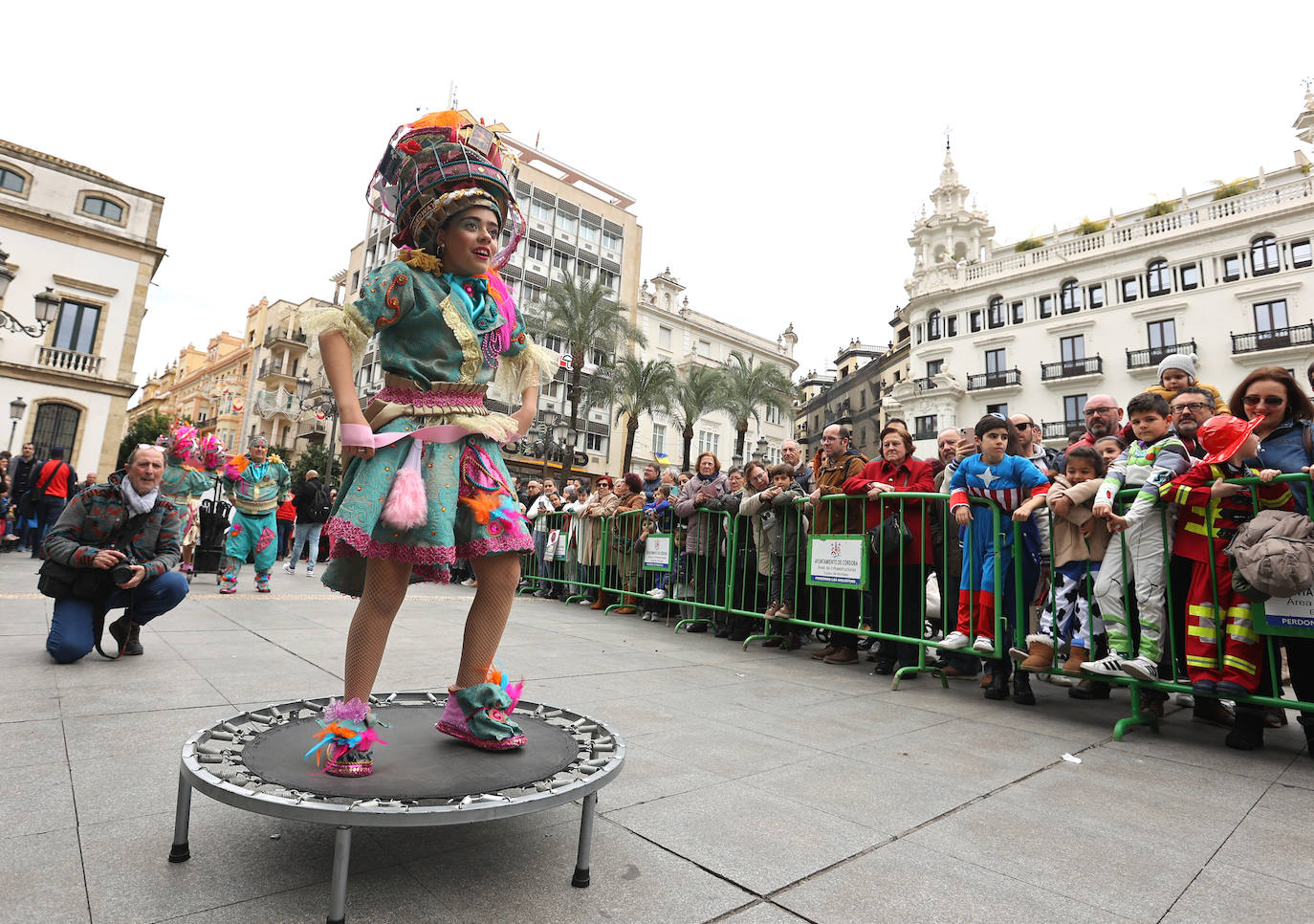 La colorida Cabalgata del Carnaval de Córdoba, en imágenes