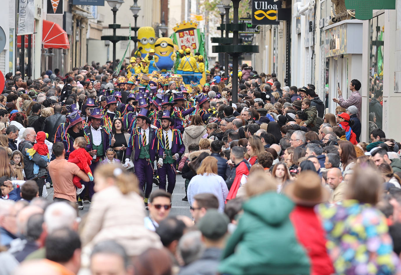 La colorida Cabalgata del Carnaval de Córdoba, en imágenes