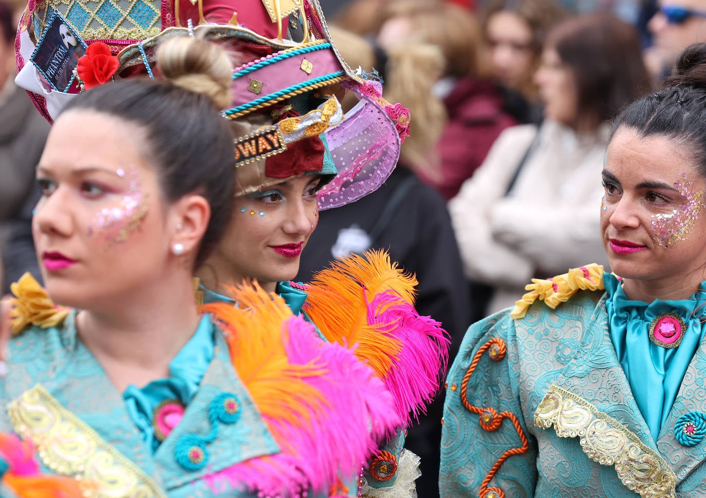La colorida Cabalgata del Carnaval de Córdoba, en imágenes