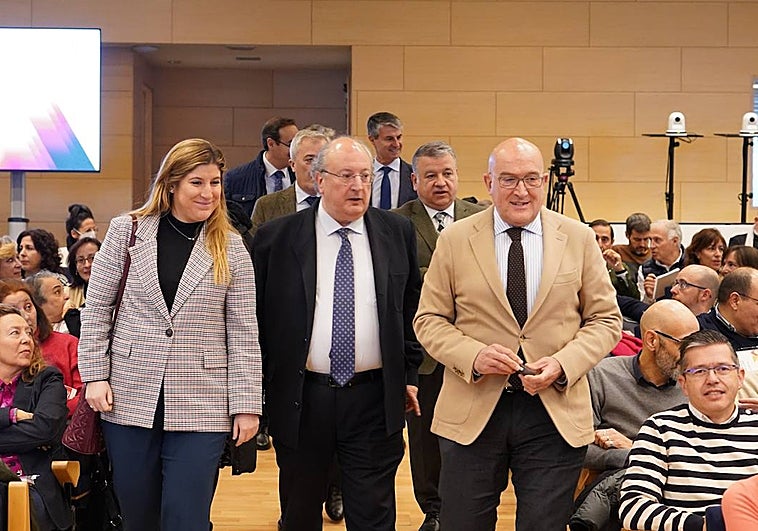 Los empleados públicos de la Junta recuperarán las 35 horas a partir del 1 de junio