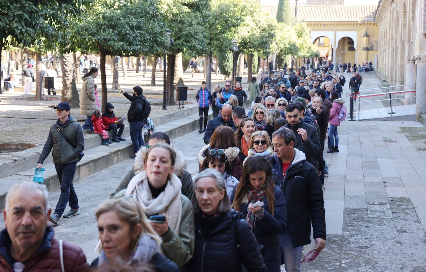 El animado ambiente turístico en Córdoba por el 28-F, en imágenes