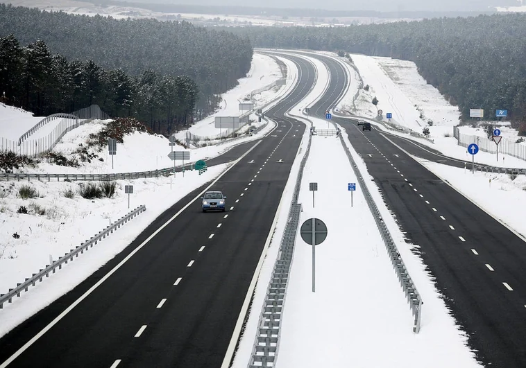 Borrasca Juliette: la nieve complica el tráfico por la A-15 en Soria y la A-67 en el norte de Palencia