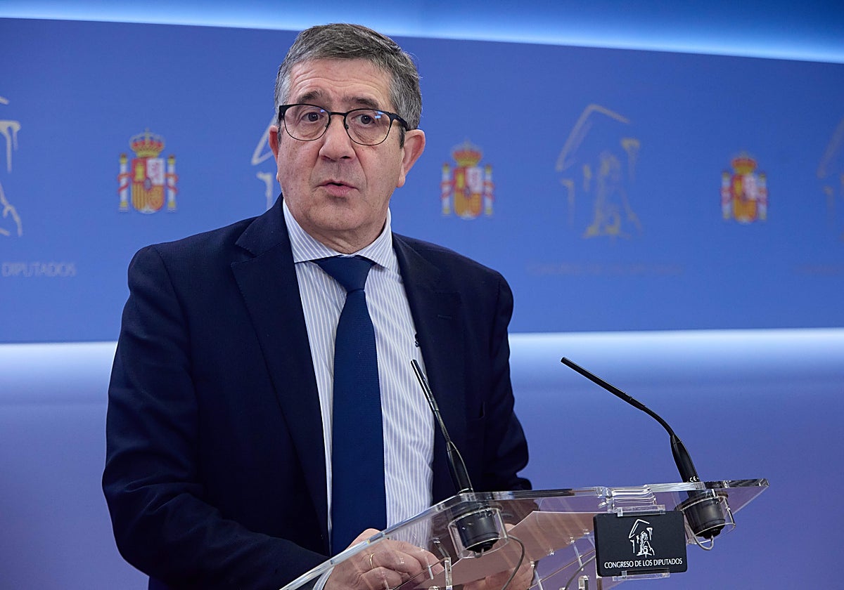 Patxi López, durante la rueda de prensa de este martes