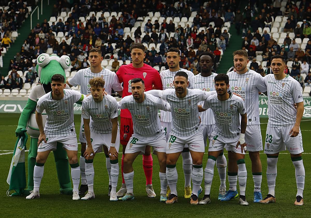 Último once titular del Córdoba CF, sin fichaje de invierno en la alineación