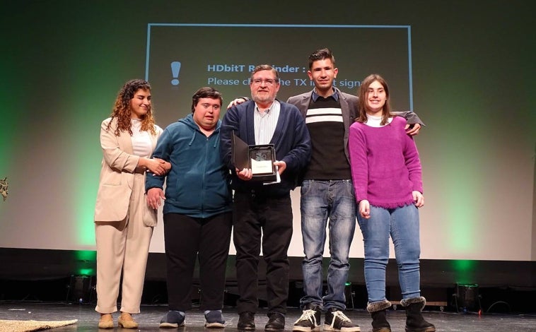 Imagen principal - Tres momentos del emotivo acto celebrado este martes en el Centro Cívico 'Príncipe de Asturias' de Quintanar de la Orden 