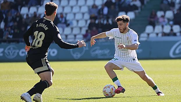 Armando Shashoua conduce el esférico